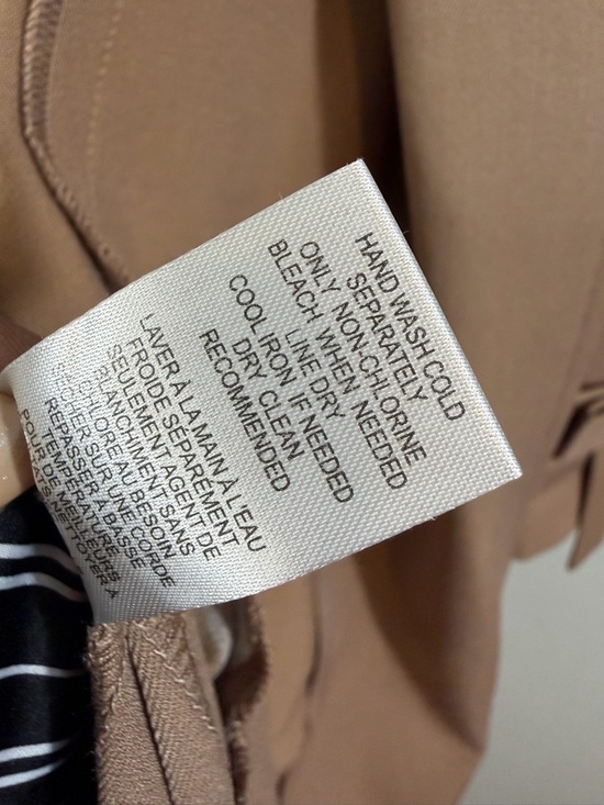 Classic Trench Coat Size M DR2 Tan Notched Lapel Bow Cuff Chic Spring Minimalist - Picture 7 of 10